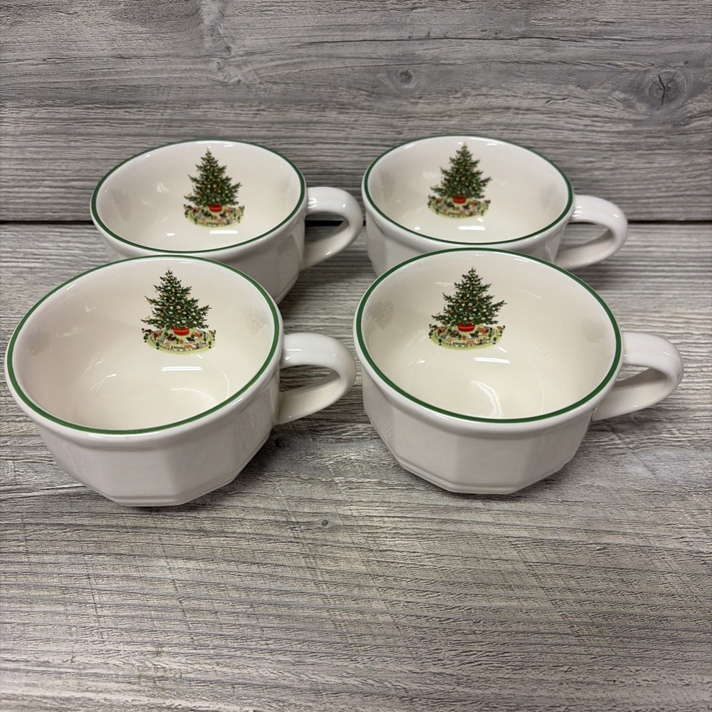 Pfaltzgraff Holiday Christmas Tree Coffee Mugs Set of 4 EUC (e9)